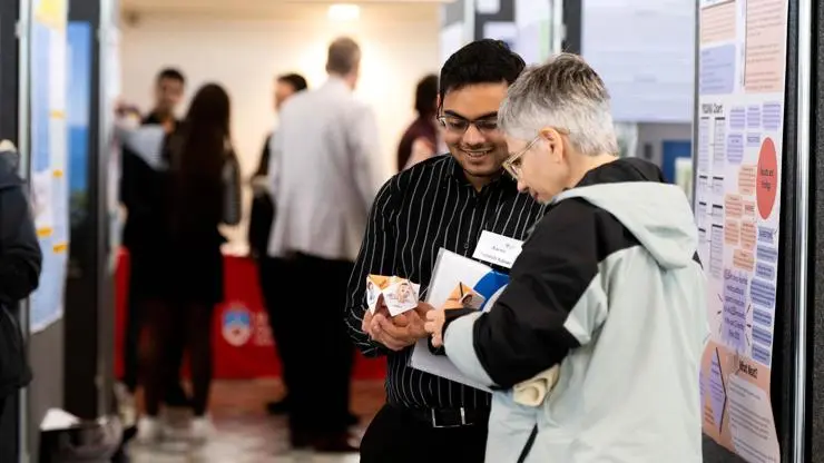 Aarav Ramesh Kanar talking to supervisor Dr Vasiliki Sinopoulou