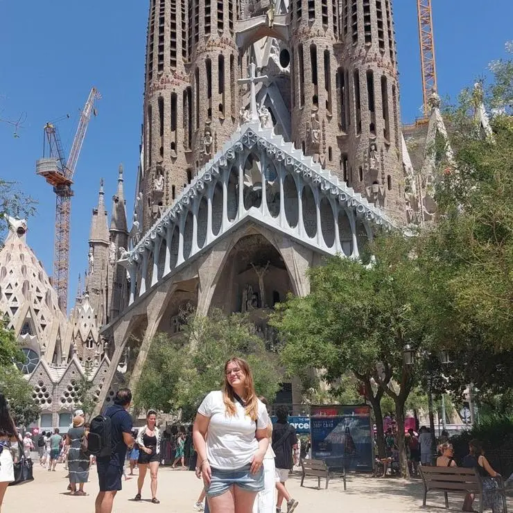 Lois in front of the Sagrada Familia