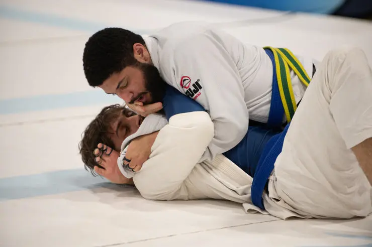 Talal Aldukhayyil in action on the mat